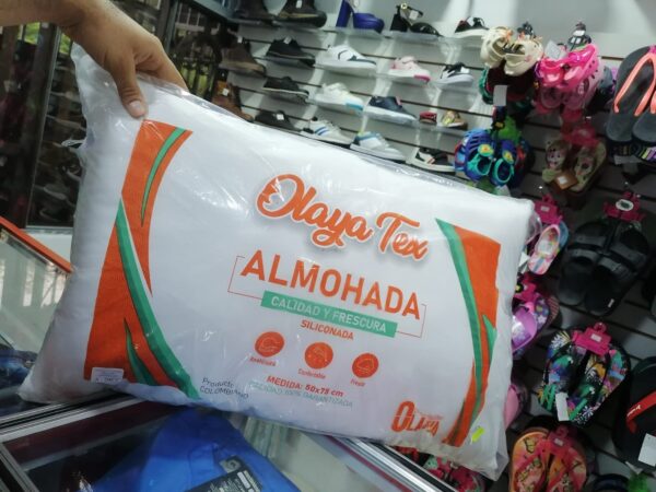 Almohada Siliconada 50x75 cm Con forro Liso - Imagen 2
